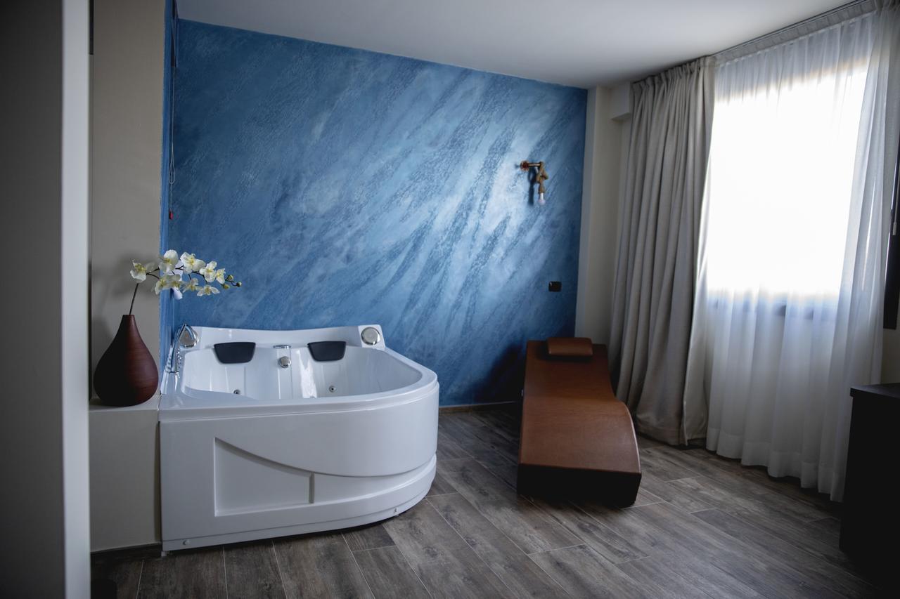 Castahotel Castagnito Ngoại thất bức ảnh