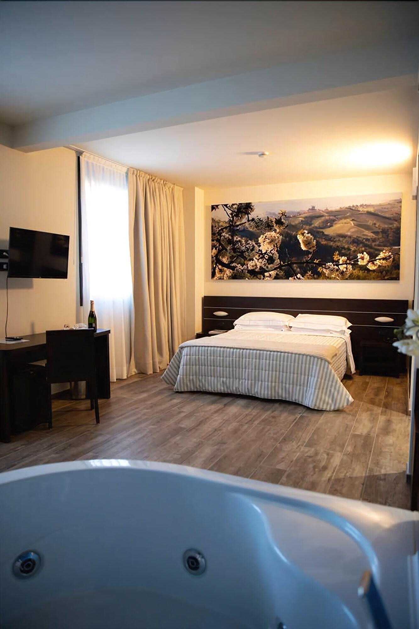 Castahotel Castagnito Ngoại thất bức ảnh