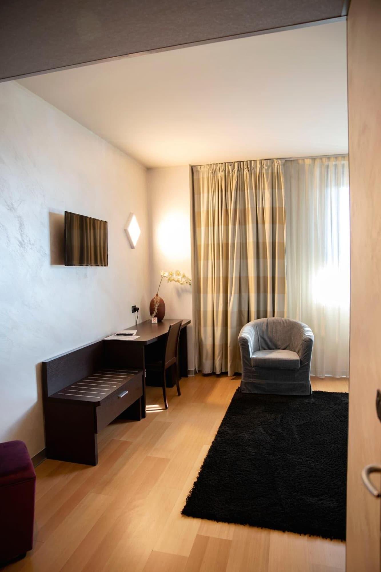 Castahotel Castagnito Ngoại thất bức ảnh