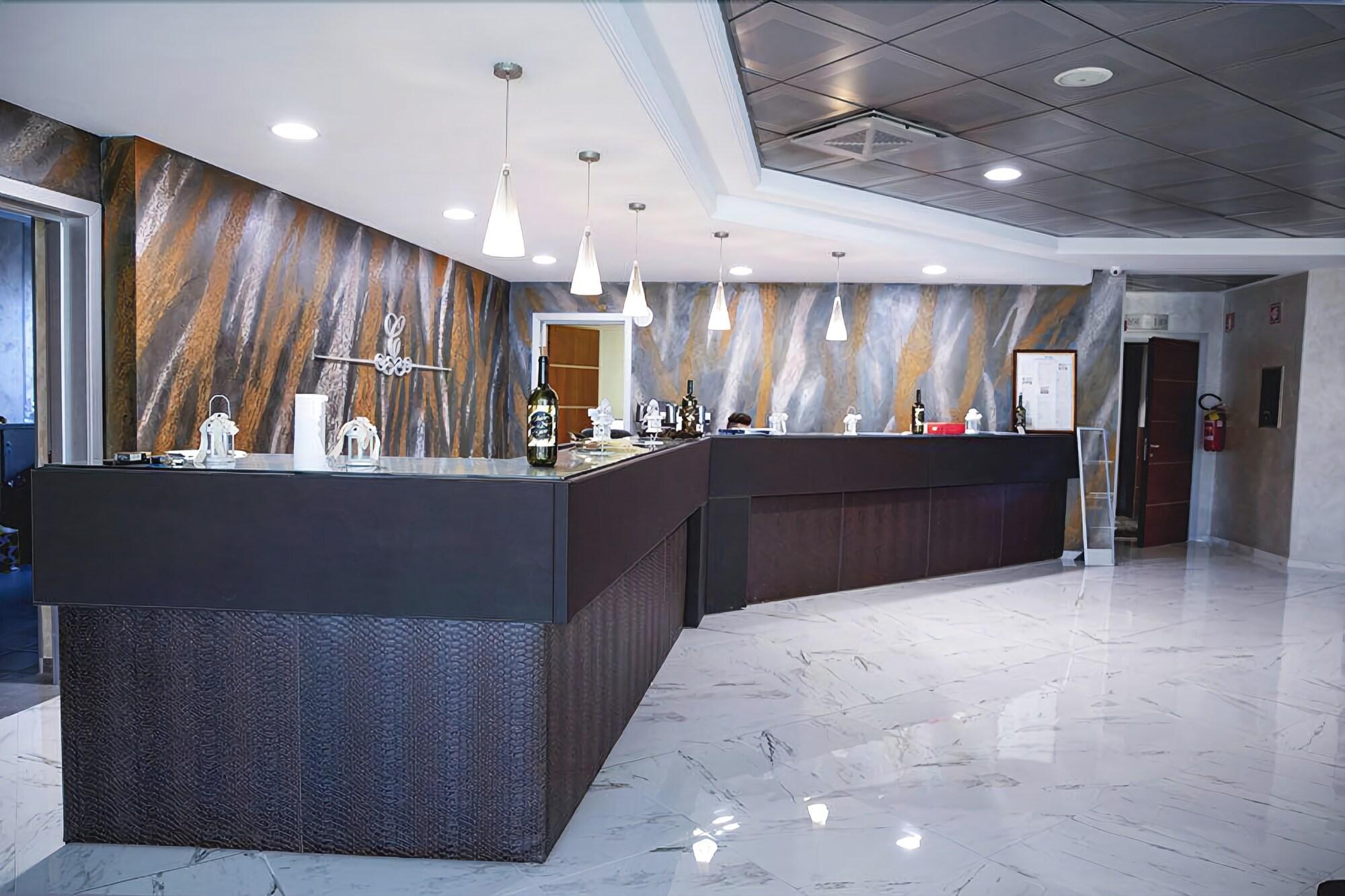 Castahotel Castagnito Ngoại thất bức ảnh