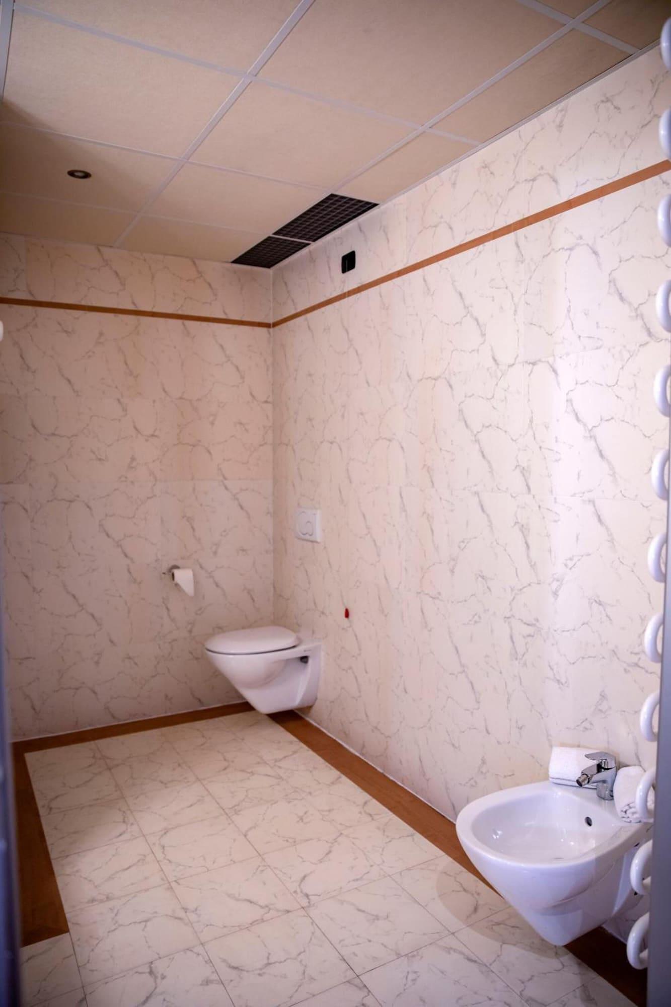 Castahotel Castagnito Ngoại thất bức ảnh