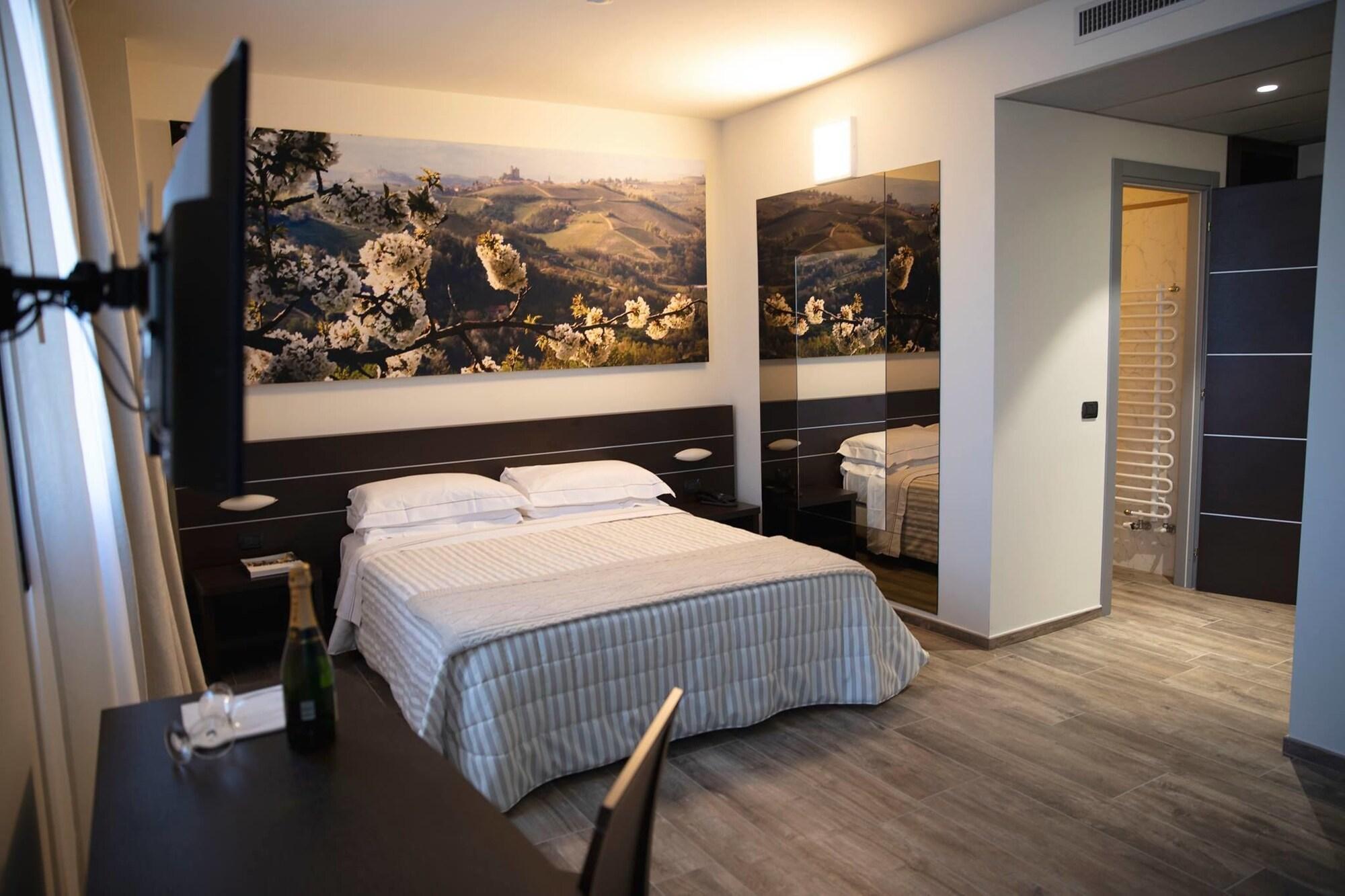 Castahotel Castagnito Ngoại thất bức ảnh